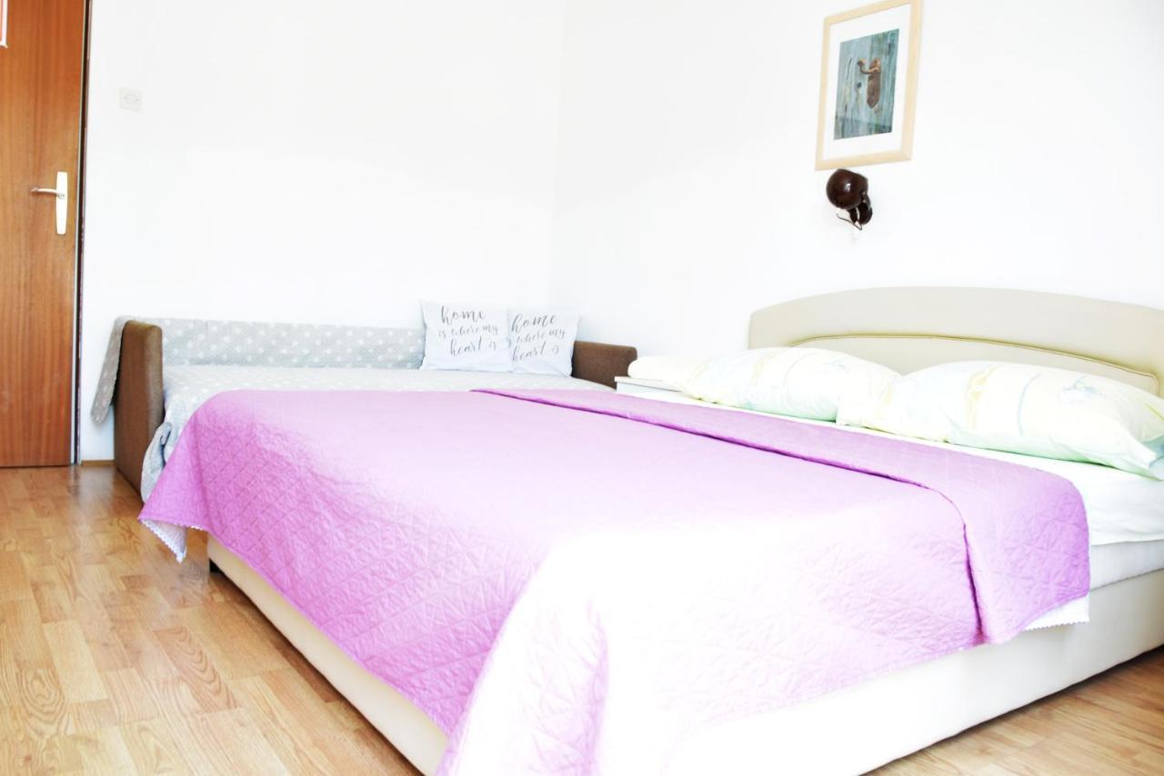 Guest House Tina Раб Екстериор снимка