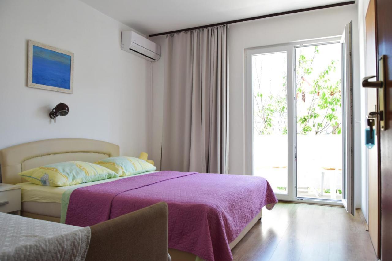 Guest House Tina Раб Екстериор снимка