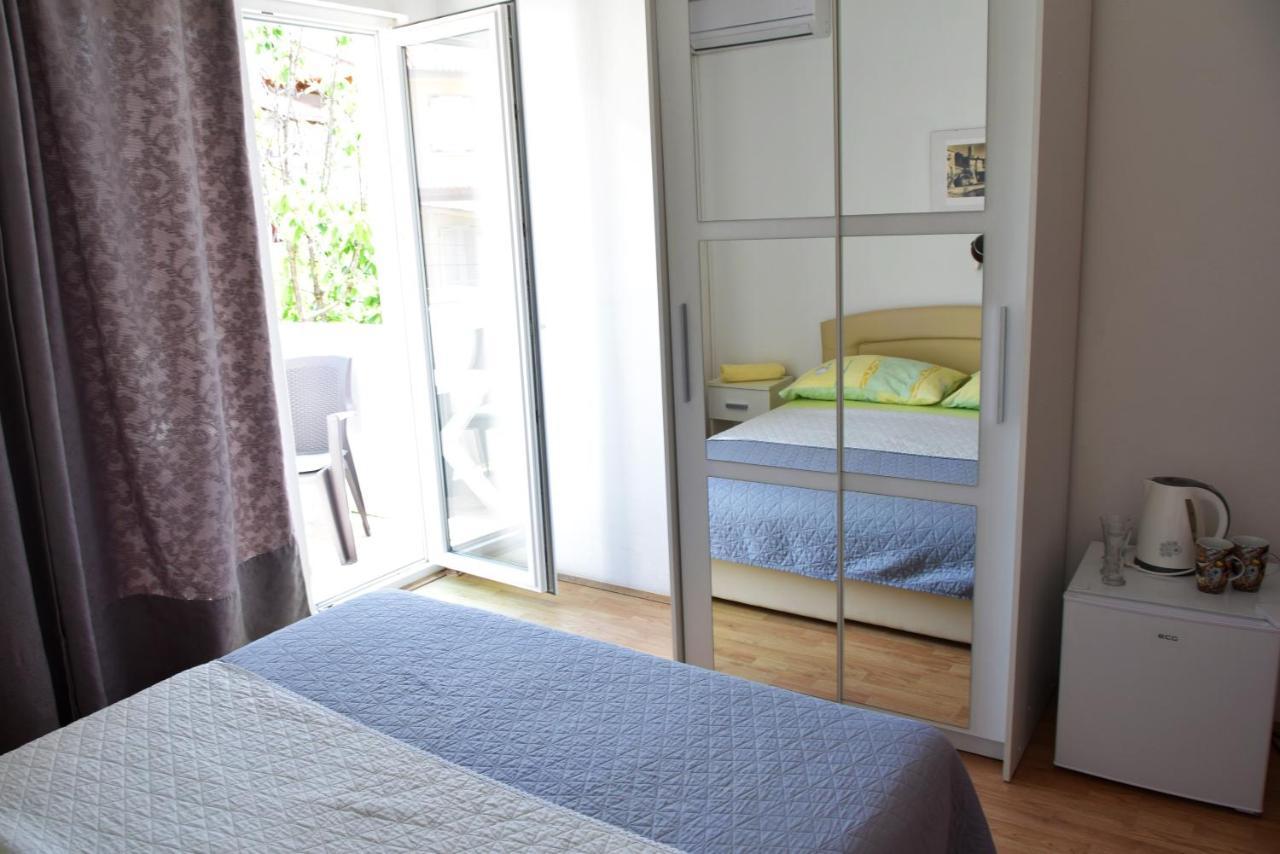 Guest House Tina Раб Екстериор снимка