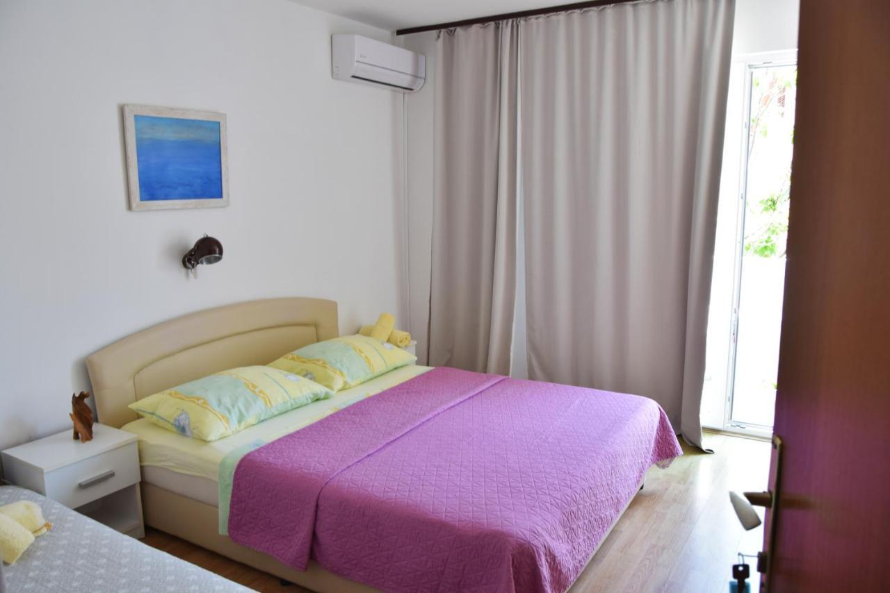 Guest House Tina Раб Екстериор снимка