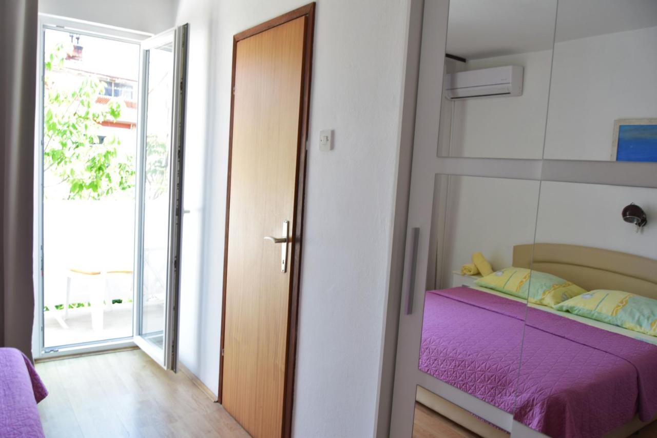 Guest House Tina Раб Екстериор снимка