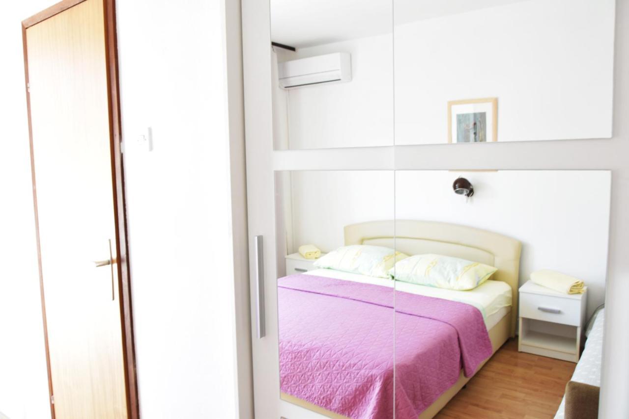 Guest House Tina Раб Екстериор снимка