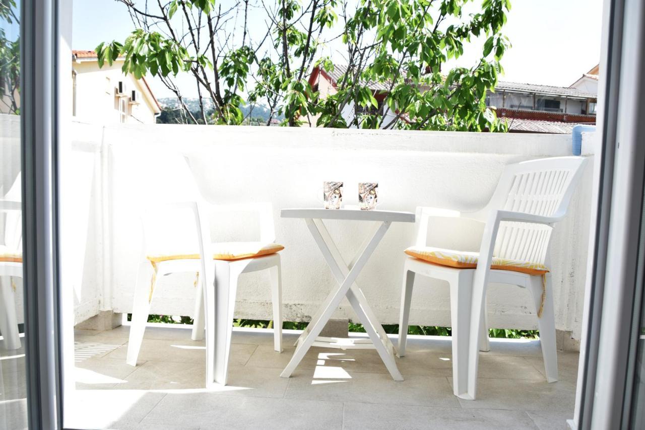 Guest House Tina Раб Екстериор снимка
