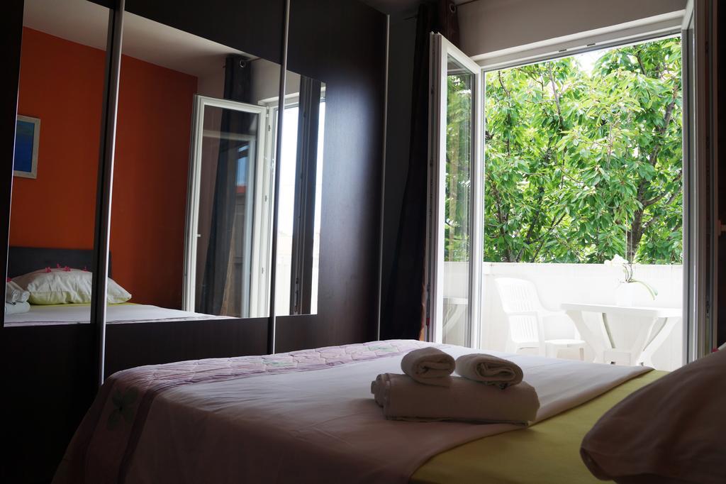 Guest House Tina Раб Екстериор снимка
