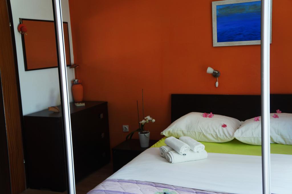 Guest House Tina Раб Екстериор снимка