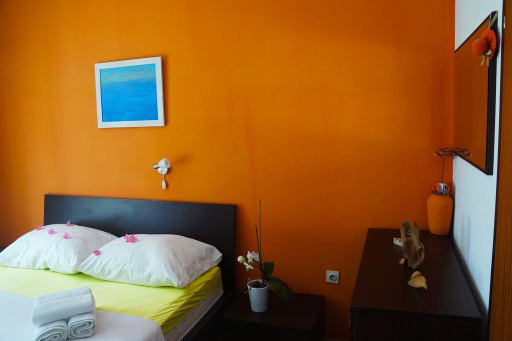 Guest House Tina Раб Екстериор снимка