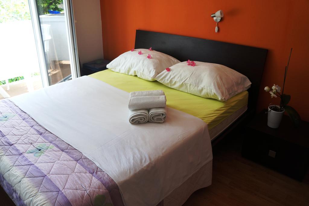 Guest House Tina Раб Екстериор снимка