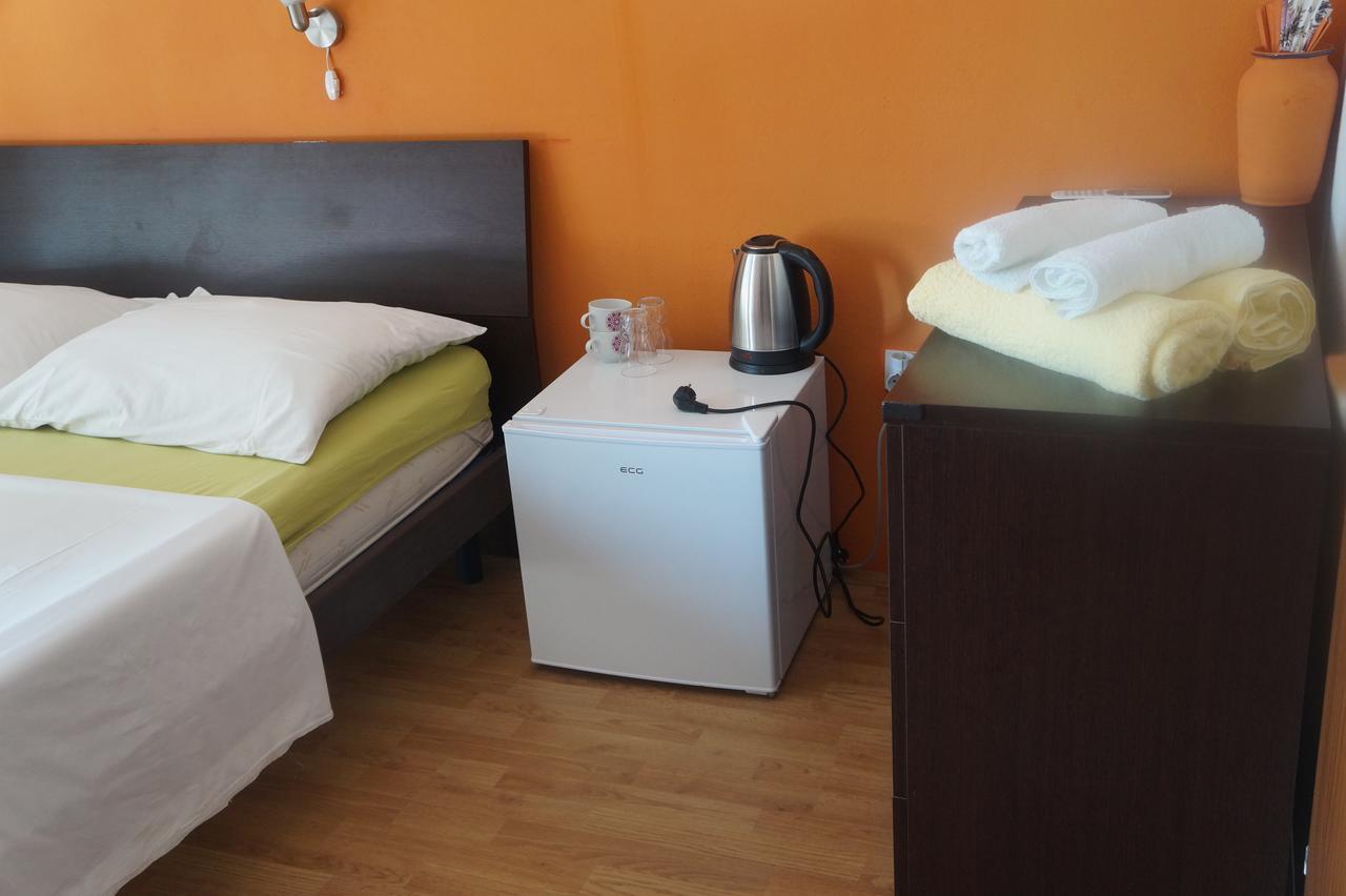 Guest House Tina Раб Екстериор снимка